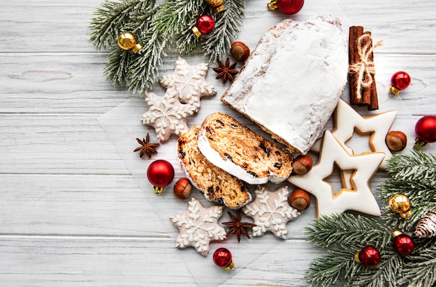 Natale stollen su fondo di legno