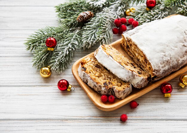 Natale stollen su fondo di legno