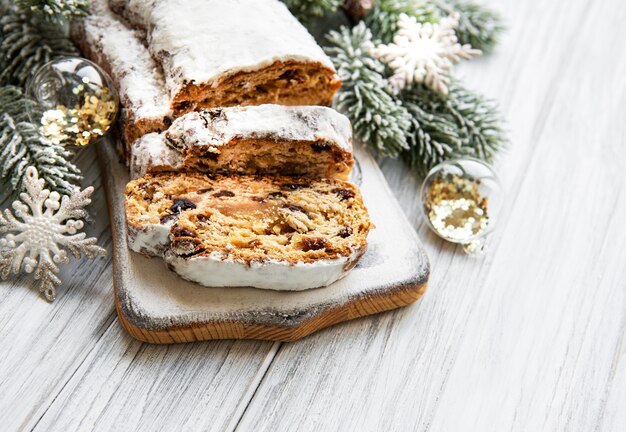 Natale stollen su fondo di legno