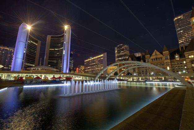 Nathan Phillips Square, una piazza urbana a Toronto