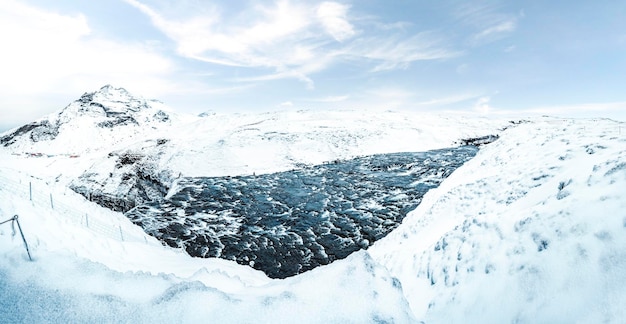 Natura maestosa dell'inverno Islanda Vista impressionante su Skogafoss Waterfal Skogafoss il luogo più famoso dell'Islanda