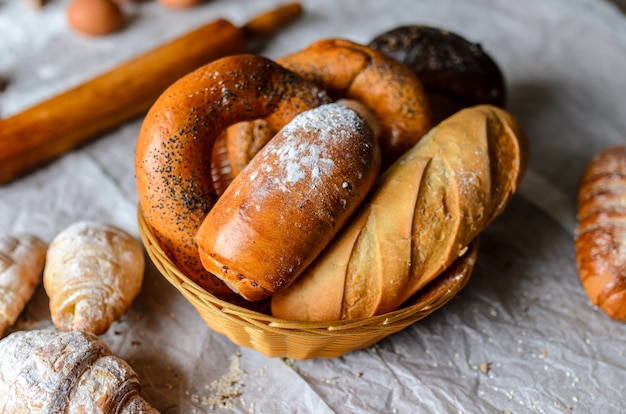 Natura morta di prodotti del pane.