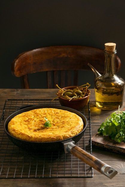 Natura morta di tortilla spagnola di patate