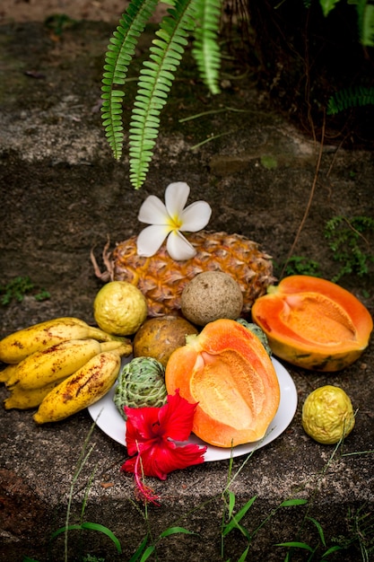 Natura morta di varietà di frutti esotici