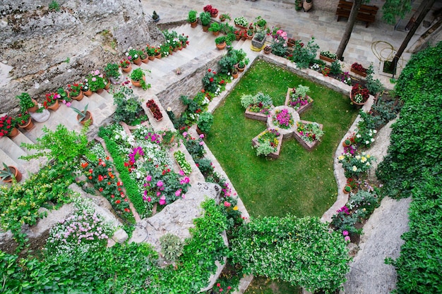 Natura morta in un giardino