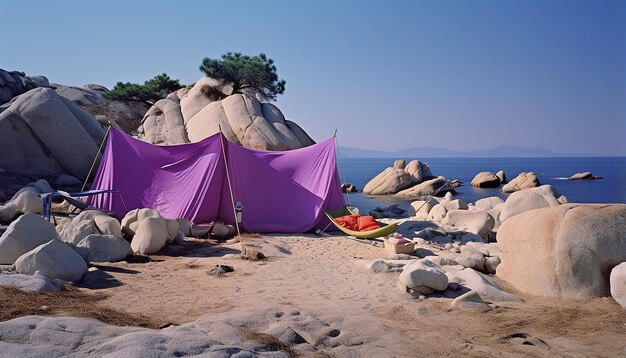 natura morta rocce tenda da campeggio viola