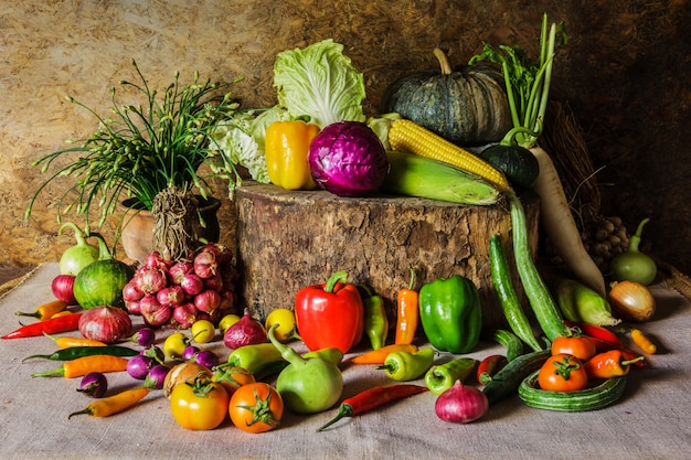 Natura morta Verdure, erbe e frutta.