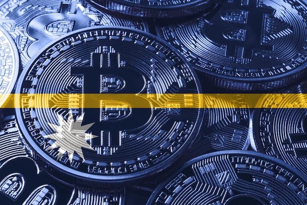 Nauru bitcoin flag, bandiera nazionale criptovaluta concetto sfondo nero