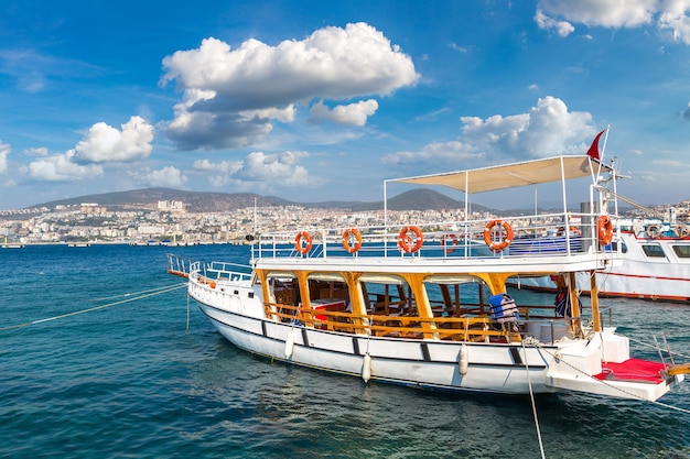 Nave a Kusadasi, Turchia