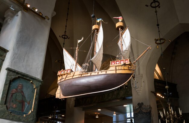 Nave all'interno della cattedrale di Porvoo in Finlandia