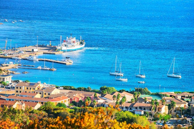 Navi di Palau in Costa Smeralda resort nel Mar Mediterraneo, Sardegna, Italia