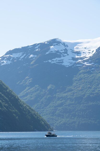 Navigazione in barca nel Geirangerfjord