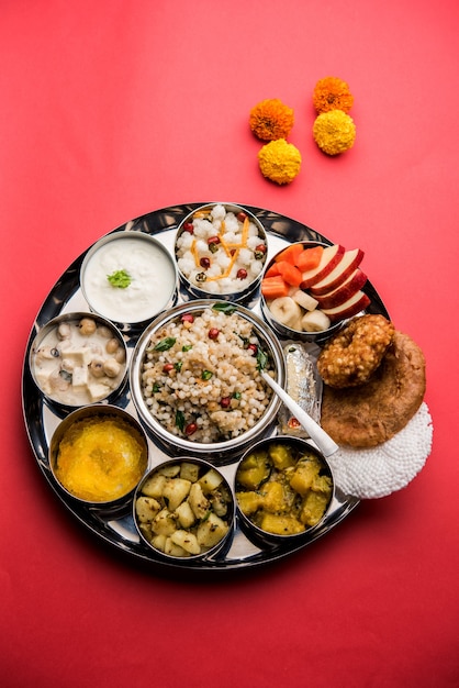 Navratri Upwas Thali / Piatto di cibo a digiuno, messa a fuoco selettiva