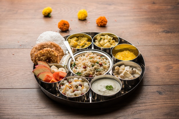 Navratri Upwas Thali / Piatto di cibo a digiuno, messa a fuoco selettiva