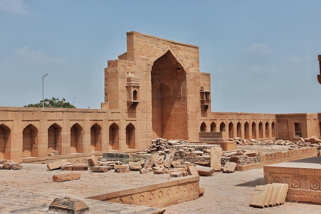 Necropoli di Makli tombe d'epoca a Thatta Pakistan