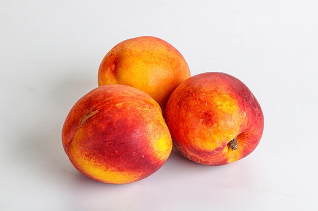 Nectarine rosse mature, dolci, succose e fresche