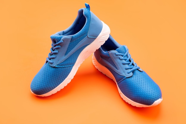 Negozio di scarpe. concetto di acquisto. calzature per allenamento. calzature sportive per la corsa.