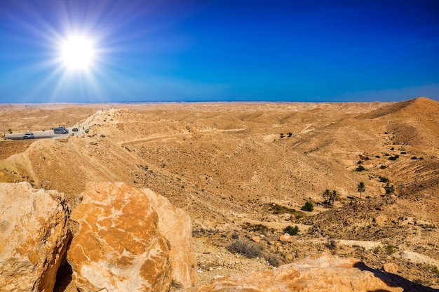 Nel deserto del Sahara in una giornata di sole Tunisia Nord Africa