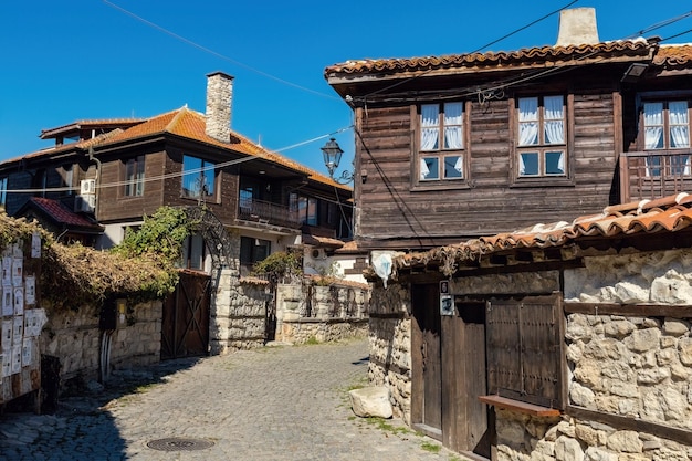 Nessebar città vecchia street view vecchie case in pietra e legno a Nessebar, patrimonio dell'UNESCO, Bulgaria