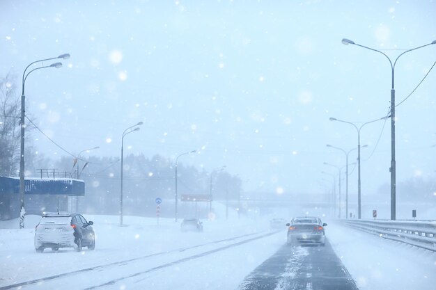 nevicata nel traffico cittadino in inverno, sfondo neve stagionale autostrada strada