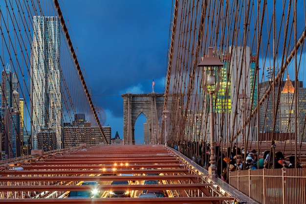 New York City - bel tramonto su manhattan con e ponte di brooklyn