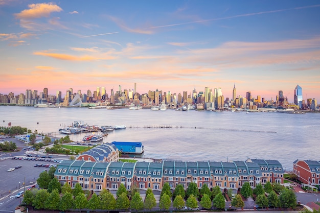 New York City Midtown Manhattan skyline tramonto panorama vista sul fiume Hudson in USA