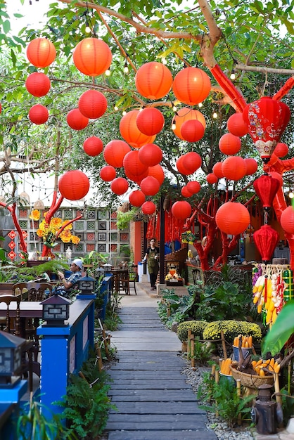 Nha Trang, Vietnam 13 gennaio 2023 Molte lanterne rosse appese in Vietnam per il capodanno lunare Tet