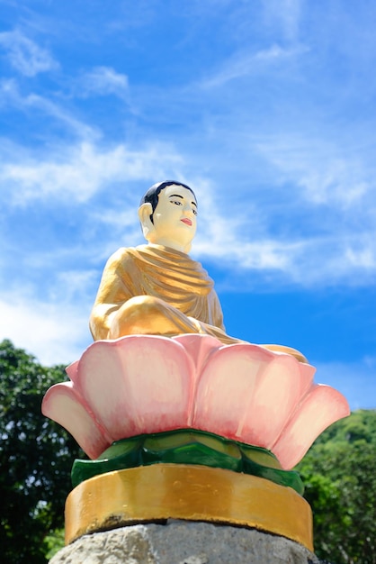 Nha Trang, Vietnam - 16 settembre 2022 Statua del Buddha Chua Da Bao pagoda