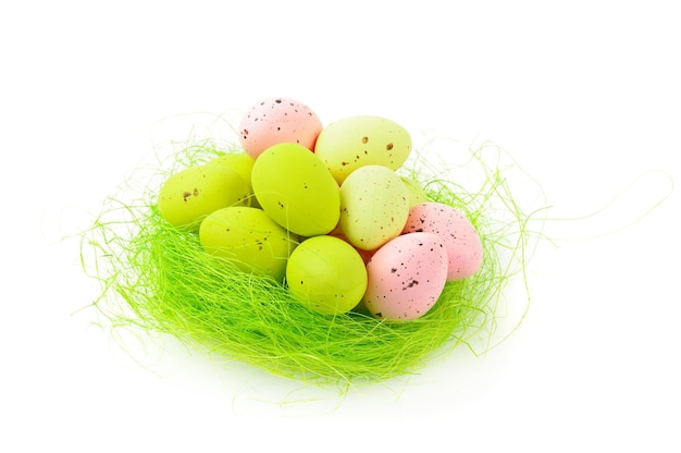 Nido di Pasqua decorativo con uova
