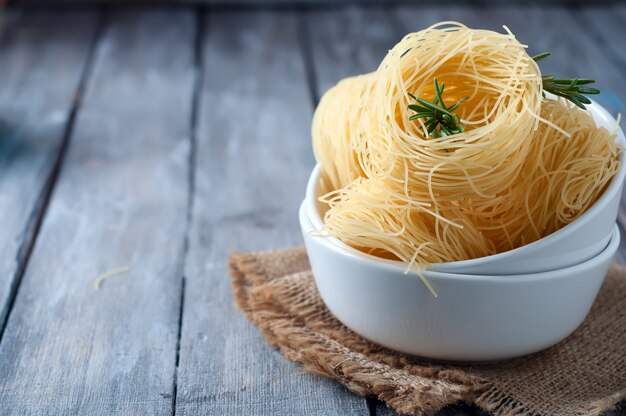 nido di pasta in una ciotola