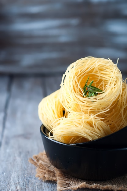 Nido di pasta in una ciotola