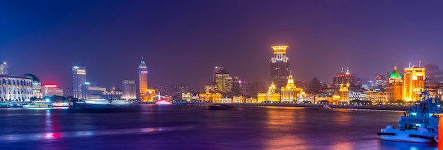 Nightscape del paesaggio architettonico a Bund, Shanghai