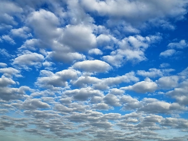 Nimbus nuvole negli sfondi del cielo blu