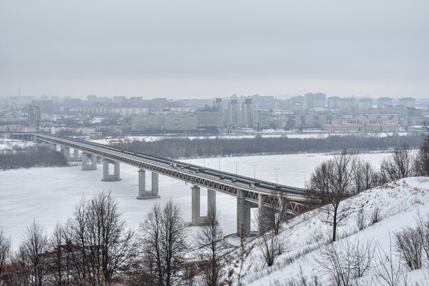 Nizhny Novgorod in una cupa giornata invernale