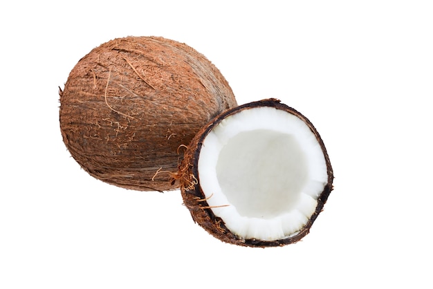 Noce di cocco isolata su bianco