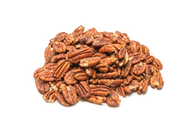 Noce pecan isolata su bianco