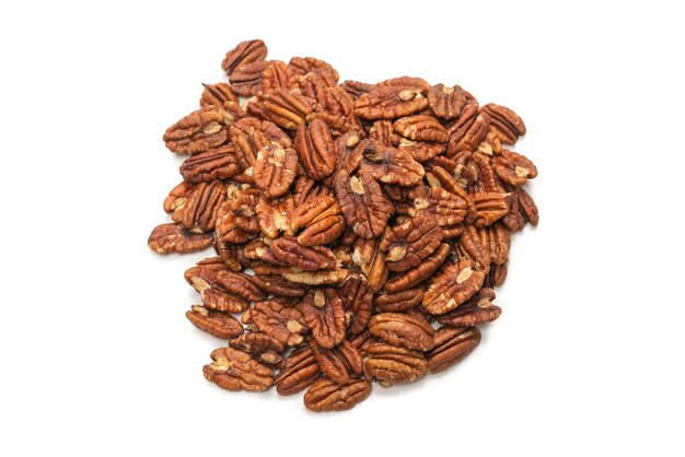 Noce pecan isolata su bianco