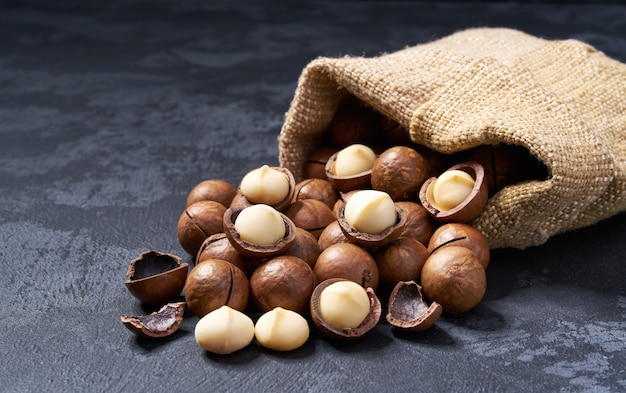 Noci di macadamia in sacchetto