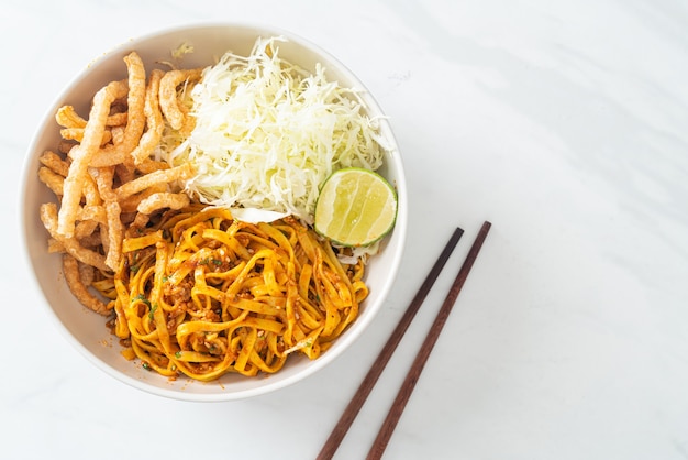 Noodles cinesi dello Yunnan o Kwa Meng - Stile di cibo asiatico