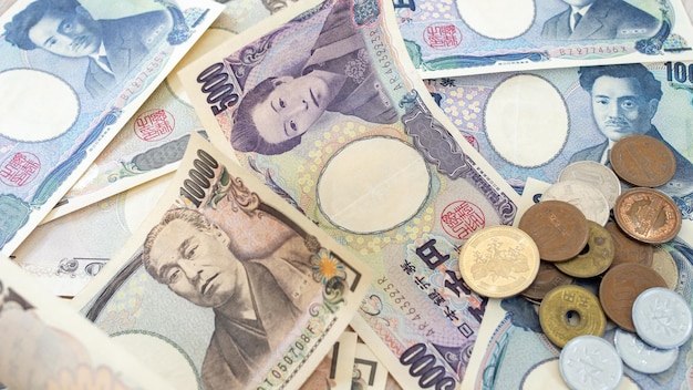 Note di Yen giapponesi e monete di Yen giapponesi per il fondo di concetto dei soldi