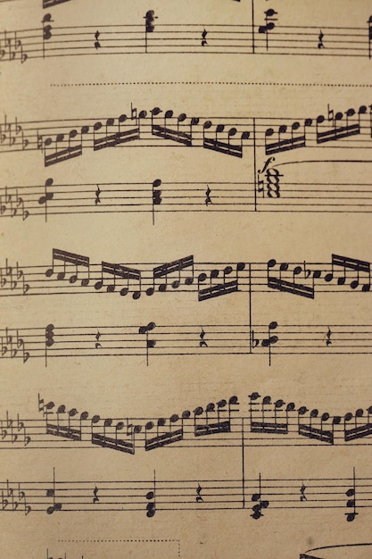 Note musicali sul tavolo