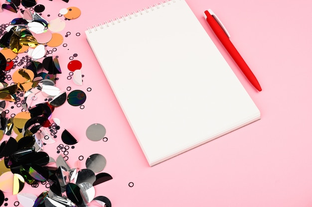 Notebook con scintillii colorati