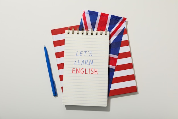 Notepad Big Ben e la parola inglese su uno sfondo blu