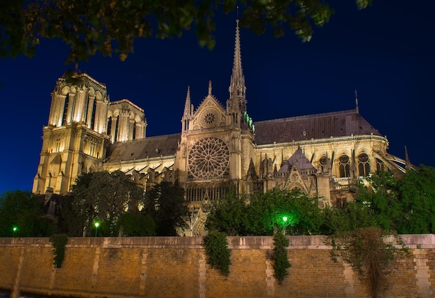 Notre Dame de Paris di sera, Francia