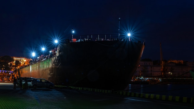 Notte al porto marittimo di Odessa, Ucraina