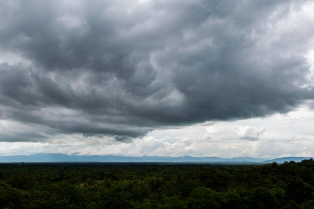 Nubi di tempesta con la pioggia Natura Ambiente Scuro nuvola enorme cielo nero nuvola tempestosa