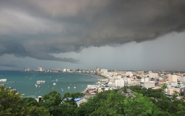 Nubi di tempesta e pioggia