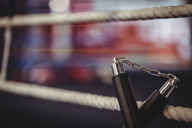 Nunchaku posizionato sul ring