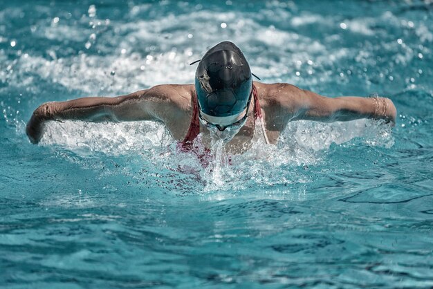 Nuoto a pollice di farfalla