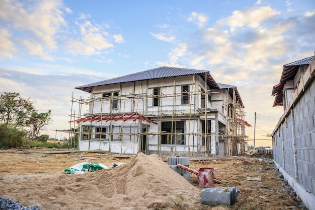 Nuova casa residenziale della costruzione in corso al cantiere